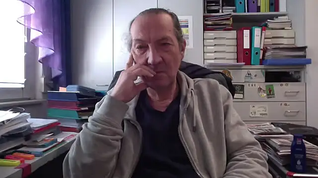 HMStraps01 online show from 03.06.25