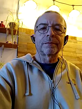 Snapshot of Xavspank2 chatting on 02.10.26 Xavspank2 online show from 02.10.26