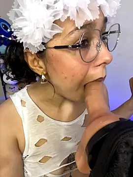 Snapshot of Emma_Winslow chatting on 11.22.25 Emma Winslow online show from 11.22.25