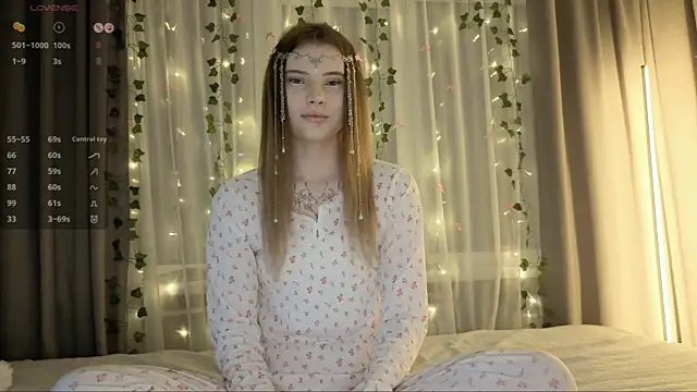 Snapshot of CarolinePepper chatting on 02.01.26 CarolinePepper online show from 02.01.26