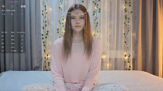 Snapshot of CarolinePepper chatting on 02.04.26 CarolinePepper online show from 02.04.26