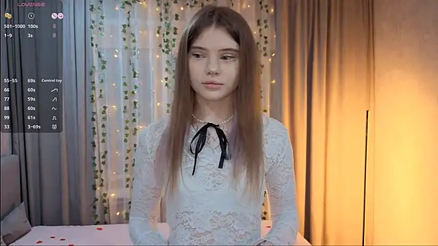 Snapshot of CarolinePepper chatting on 02.15.26 CarolinePepper online show from 02.15.26