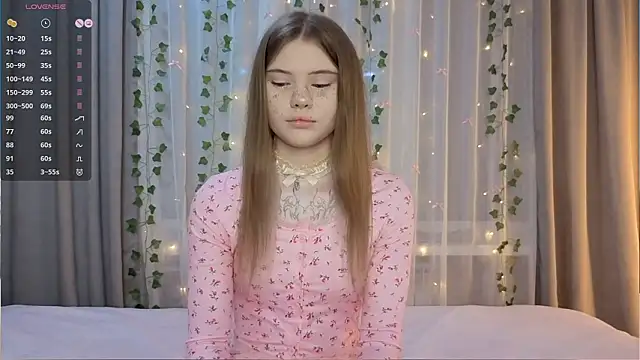 Snapshot of CarolinePepper chatting on 02.28.26 CarolinePepper online show from 02.28.26