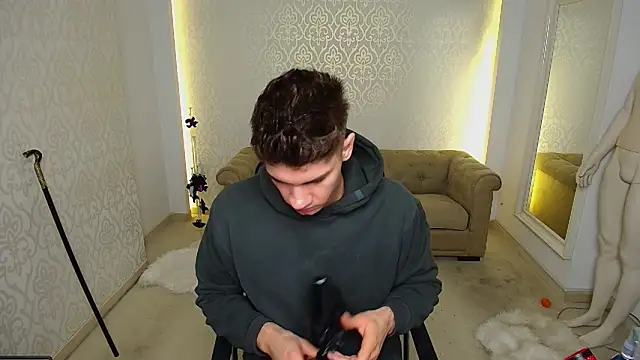 MaxKaiden online show from 11.11.25