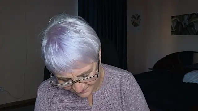 Sandra Snowflake online show from 09.22.25