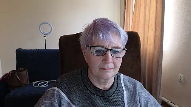 Sandra Snowflake online show from 04.29.26