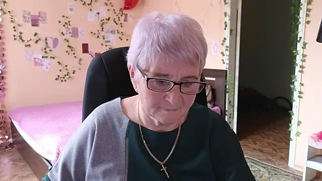 Sandra Snowflake online show from 04.30.26