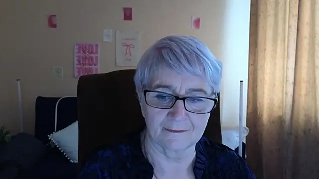 Snapshot of Sandra_Snowflake chatting on 05.08.26 Sandra Snowflake online show from 05.08.26
