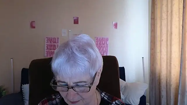 Snapshot of Sandra_Snowflake chatting on 05.13.26 Sandra Snowflake online show from 05.13.26
