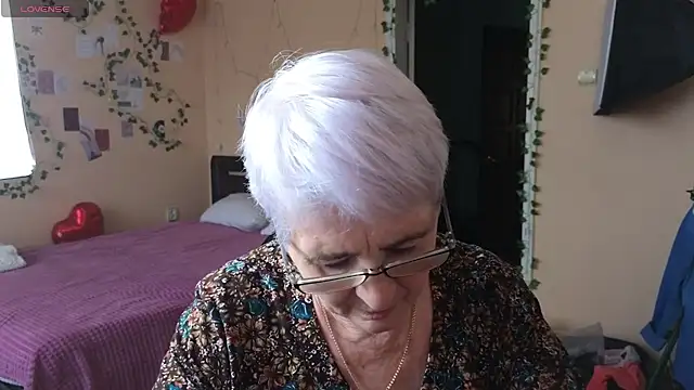 Snapshot of Sandra_Snowflake chatting on 06.05.26 Sandra Snowflake online show from 06.05.26