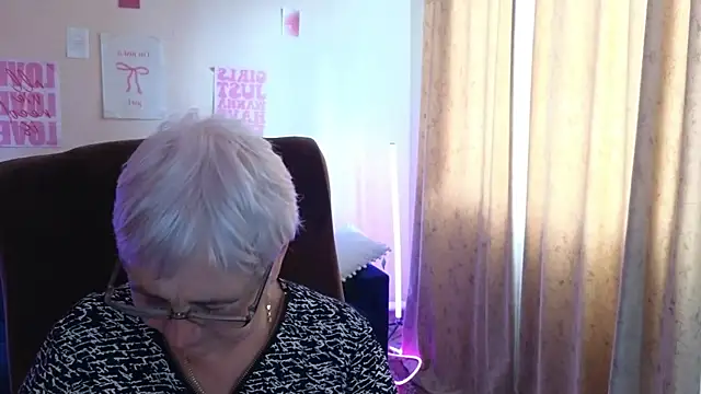 Snapshot of Sandra_Snowflake chatting on 06.10.26 Sandra Snowflake online show from 06.10.26