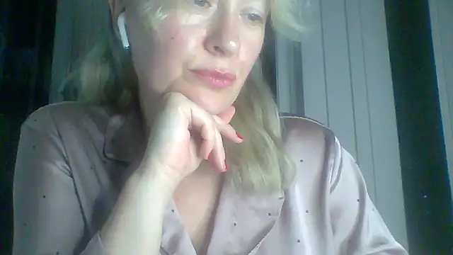 Snapshot of Mary888x chatting on 03.10.25 Mary888x online show from 03.10.25