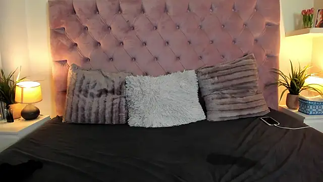 MaiaMini online show from 03.04.25