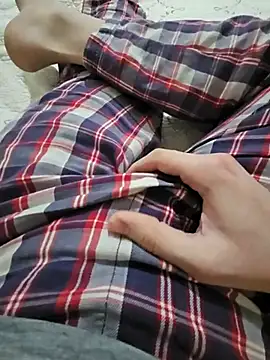 Snapshot of skiciyunis chatting on 02.15.25 skiciyunis online show from 02.15.25