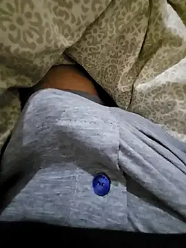 Snapshot of skiciyunis chatting on 11.18.25 skiciyunis online show from 11.18.25