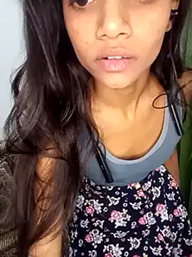 Snapshot of yourslady_ chatting on 03.05.25 yourslady online show from 03.05.25