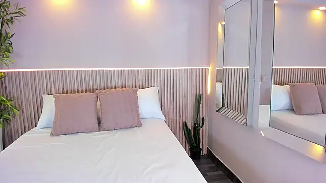 GeorginaReyes online show from 12.17.25