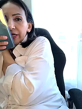 Mrsvictoriaaa online show from 04.10.26