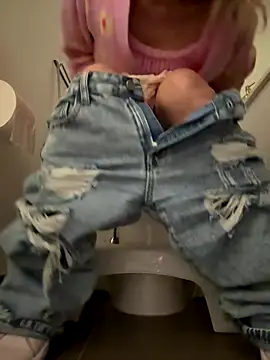 Snapshot of skybeatrice7 chatting on 10.08.25 skybeatrice7 online show from 10.08.25