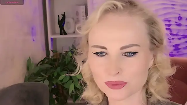 Snapshot of Sandra_Kind chatting on 06.06.26 Sandra Kind online show from 06.06.26