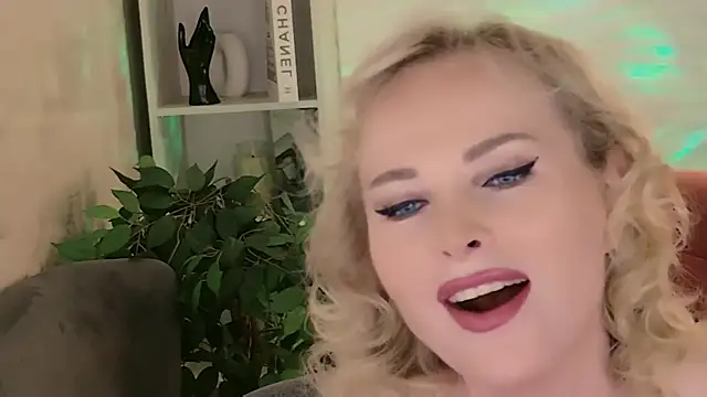 Snapshot of Sandra_Kind chatting on 07.02.26 Sandra Kind online show from 07.02.26
