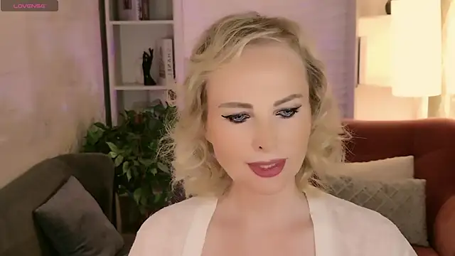 Snapshot of Sandra_Kind chatting on 07.14.26 Sandra Kind online show from 07.14.26