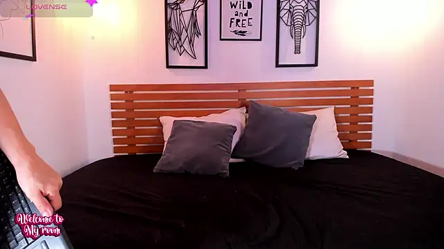 AbellaFox  online show from 09.28.25