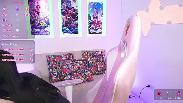 Snapshot of SaharaKramer chatting on 02.19.25 SaharaKramer online show from 02.19.25