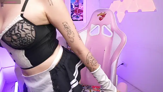 Snapshot of SaharaKramer chatting on 02.20.25 SaharaKramer online show from 02.20.25