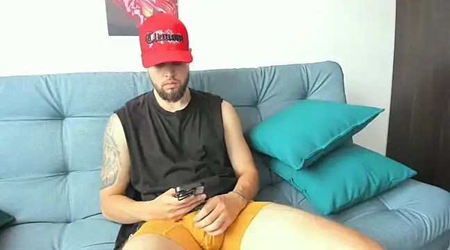 Snapshot of bastianwatson10 chatting on 03.13.25 bastianwatson10 online show from 03.13.25