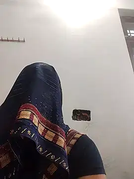 Snapshot of indian_couple4 chatting on 02.18.25 indian couple4 online show from 02.18.25