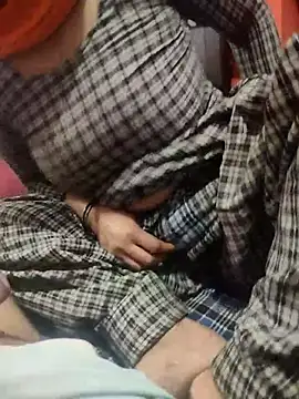 Snapshot of indian_couple4 chatting on 03.20.25 indian couple4 online show from 03.20.25