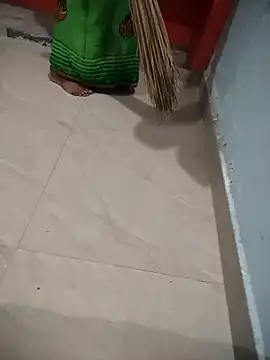 Snapshot of indian_couple4 chatting on 09.14.25 indian couple4 online show from 09.14.25