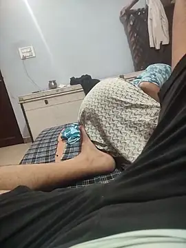 Snapshot of indian_couple4 chatting on 10.29.25 indian couple4 online show from 10.29.25