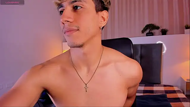 Allex Cano online show from 03.18.25