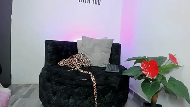 Zamira Taylor online show from 03.07.25