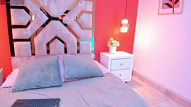 Zamira Taylor online show from 10.10.25