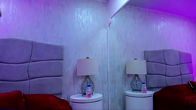 NahomyCarther online show from 09.26.25