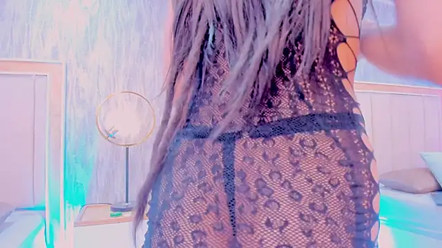 NahomyCarther online show from 02.04.26