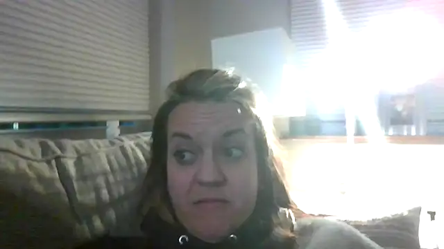 Snapshot of SirensKissss chatting on 02.25.25 SirensKissss online show from 02.25.25