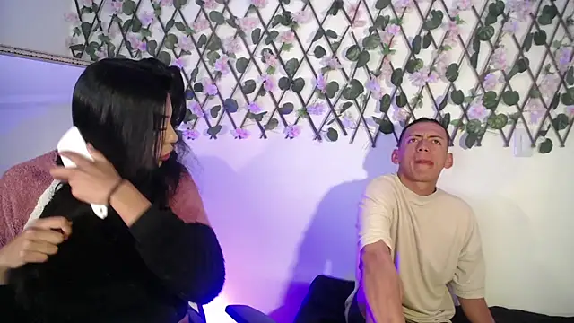 Snapshot of aron_and_paula chatting on 03.21.25 aron and paula online show from 03.21.25