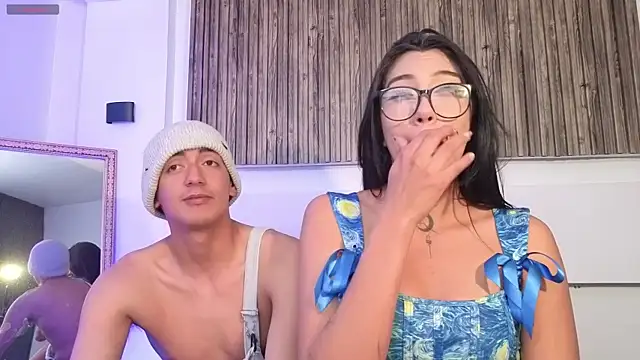 Snapshot of aron_and_paula chatting on 09.23.25 aron and paula online show from 09.23.25