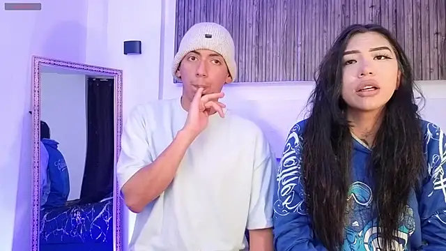 Snapshot of aron_and_paula chatting on 09.29.25 aron and paula online show from 09.29.25