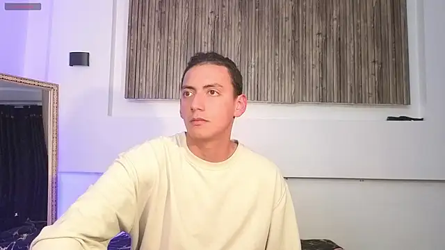 Snapshot of aron_and_paula chatting on 10.09.25 aron and paula online show from 10.09.25