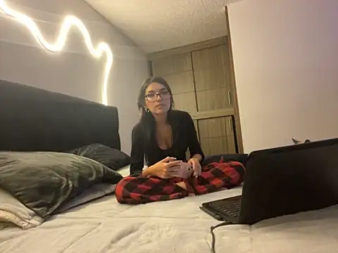 DesireLuxe online show from 09.27.25