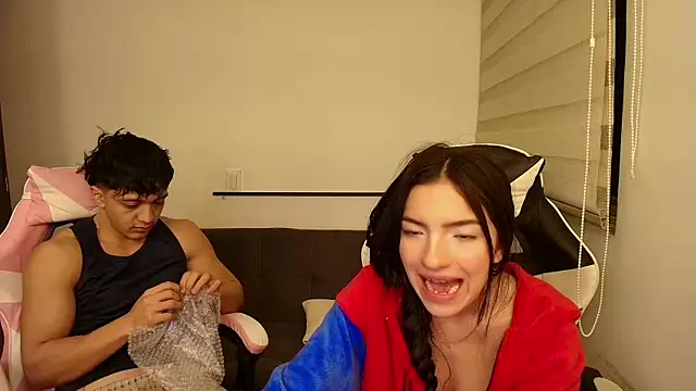 DesireLuxe online show from 11.26.25