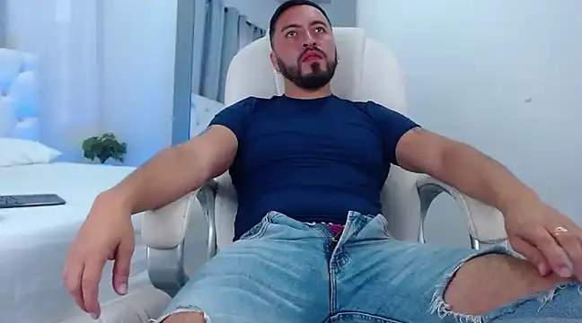 Snapshot of sebastian_colle chatting on 02.18.25 sebastian colle online show from 02.18.25