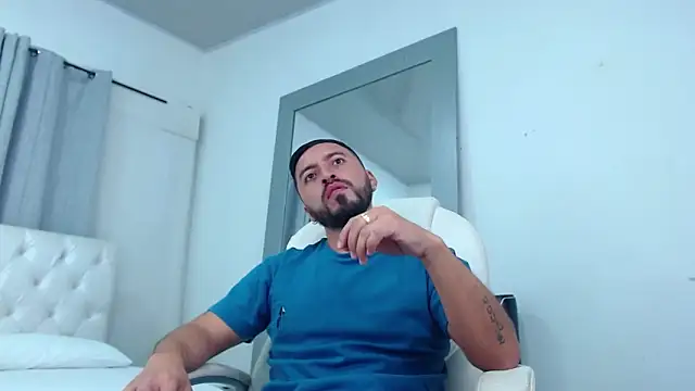 Snapshot of sebastian_colle chatting on 02.19.25 sebastian colle online show from 02.19.25