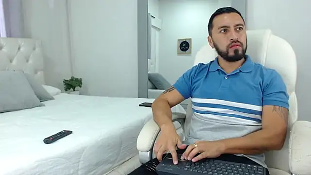 Snapshot of sebastian_colle chatting on 03.01.25 sebastian colle online show from 03.01.25