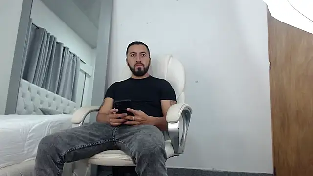 Snapshot of sebastian_colle chatting on 03.02.25 sebastian colle online show from 03.02.25